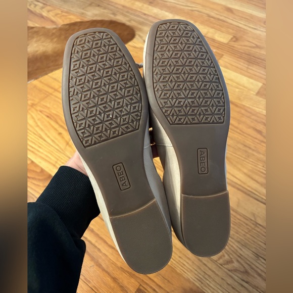 ABEO Cadence Bow Flats in Tan Suede- size 8 - Picture 7 of 10